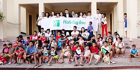 As part of the hotel’s merit making initiatives, Supattra Rojjanateep, director of sales and marketing of the Holiday Inn Pattaya led a team of eighteen staff from her department on a re-visit to the Pattaya Orphanage recently. The group had a most fulfilling day, caring and playing with the children in the nursery. A dinner was hosted for the older children and donations were made towards the welfare of the kids.