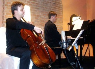 Russian cellist Artem Konstantinov, left, gives a virtuoso performance at Silverlake Vineyard on Wednesday, March 9