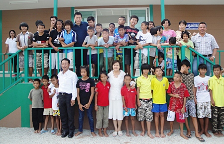Bhutanese judge Pema Needup (4th left) was a special guest of Supakorn Noja (top far right), director of the Child Development and Welfare Centre and Sopin Thappajug (7th left), MD of the Diana Group and staunch supporter of children’s rights during his visit to the centre on a study tour recently. He was accompanied by Sudarat Sereewat, secretary-general of the Coalition to Fight Against Child Exploitation (FACE) Foundation.