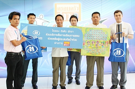 Hilton Pattaya’s management team, led by Montree Sattham (2nd right), director of human resources recently presented school utensils to Sahapob Sotthip (left), Channel 3 social editor and ‘Krob Krua Khao 3’ who are the project leaders for underprivileged children who have been affected by the severe flooding all over Thailand. Other Hilton Pattaya team members are Krit Srisupachoke, Dhaninrat Klinhom, marketing communications manager, Chayapat Deekaew and Thanagon Poungbubpchart.