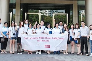 Vitanart Vathanakul (4th from right), Executive Director of the Royal Cliff Hotel Group welcomes participants of the MICE-China familiarization group on their recent visit to the resort. The group was also taken on a tour of Pattaya’s largest and best MICE venue, the Pattaya Exhibition and Convention Centre (PEACH).