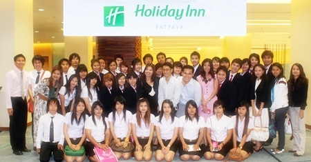 Students from the Rajabhat Kamphaeng Phet University made an educational visit to the Holiday Inn recently. They were welcomed by Itsarapong Jantrakul, Events Manager and Chat Chinsri, Banquet Manager who gave them a grand tour of the facilities and ensured that they took back with them valuable knowledge of the hospitality business. Students from the Rajabhat Kamphaeng Phet University made an educational visit to the Holiday Inn recently. They were welcomed by Itsarapong Jantrakul, Events Manager and Chat Chinsri, Banquet Manager who gave them a grand tour of the facilities and ensured that they took back with them valuable knowledge of the hospitality business.