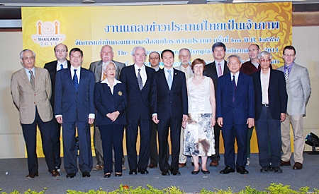 IOI President Arturo Cepeda (6th from left) and Deputy Minister of Education Chaiyos Chirametakorn (8th from left) pose for a group photo with the IOI committee during the press conference held at the Royal Cliff Hotel. 