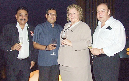 Peter Malhotra (Pattaya Mail), Aloysius Michael (RM Dusit Thani Pattaya), Peta Ruiter (Director Business Development Hilton Pattaya) and Rene Pisters (GM Thai Garden Resort) get acquainted.