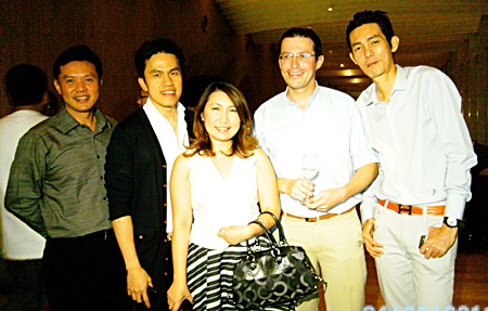 Old friends meet (L to R) Nijjaporn Marprasert (GM Siam Bayview Hotel), Natthasith Wijitwikrom (Assistant MD Mountain Beach Hotel), Rungthip Suksrikarn (VP Sunbeam Hotels), Michael Ganster (GM Dusit D2 Baraquda Pattaya) and Sanpech Supabowornsthian (GM of Long Beach Garden Hotel & Spa).