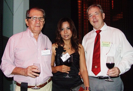 George Strampp (Automotive Manufacturing Solutions), the veteran of networking events looks after Thanyamai Totharong (Arise Asia) and Michael North (North Engineers & Design Associates).