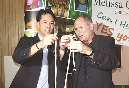 Howard Posener (Master Magician) plays tricks on Mayor Itthiphol Kunplome.