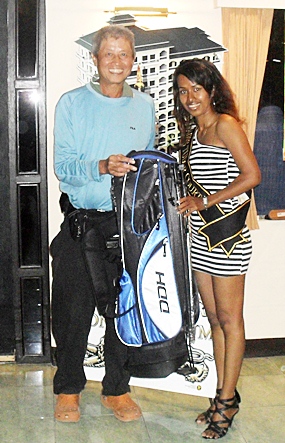 C Flight winner Kenny Chung (left).