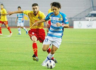 ‘Dolphins’ draw a blank against Osotsapa Pattaya United’s Keisuke Ogawa (17) shields the ball from Osotspa midfielder Khaled Kharroubi during the first half of their match at the Physical Education Stadium in Chonburi, Sunday, March 13.