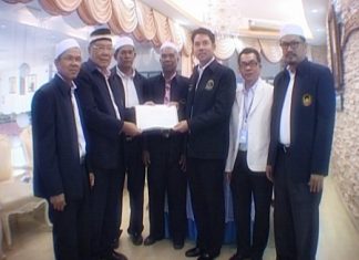 Pattaya Mayor receives donation from Muslim-Thai Residents.