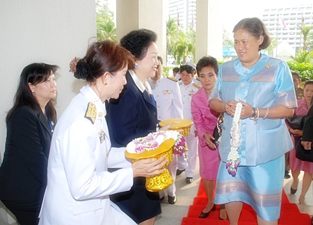 Panga Vathanakul (3rd left), MD of the Royal Cliff Hotels Group welcomes HRH Princess Maha Chakri Sirindhorn on her arrival to preside over the opening ceremony of the 10th Meeting of the High Level Group for Education for All (EFA) at the Pattaya Exhibition And Convention Hall (PEACH) recently.