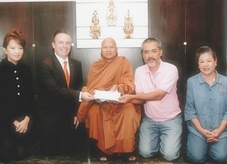 A lover of the arts and charity, Pierre Andre Pelletier GM, Amari Watergate Bangkok, organized an art exhibition at the hotel entitled ‘20 years…Roy-naam’ to raise funds to help the needy. At a ceremony held at the hotel recently, Pierre Andre together with artist Rungphan Buroochati and Nichaya Chaivisuth, the hotel’s Director of Communications & PR donated the proceeds to Chao Khun Phra Udom Prachatorn, Abbot of Wat Phrabat Nampu for further use to help the needy.