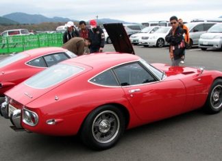 Toyota 2000GT.