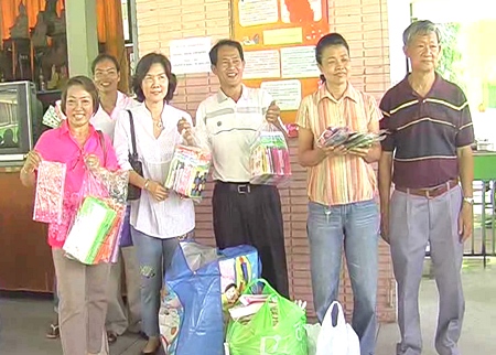 Members of the Pattaya Meditation Club arrive at the Banglamung Home for the Elderly bearing gifts.