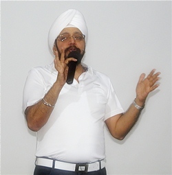 This guy’s a hoot! And he didn’t even have to crack any Caucasian jokes! Sukhbir Singh Sethi (otherwise known as Sam) told PCEC members about laughter clubs, and the benefits to be derived from “laughter yoga.”