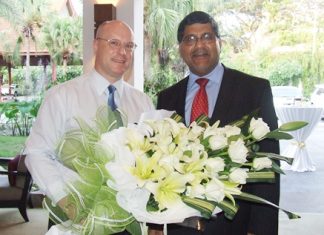 David Cumming, general manager of Amari Orchid Resort welcomes His Excellency Asif Ahmad, British Ambassador to Thailand.