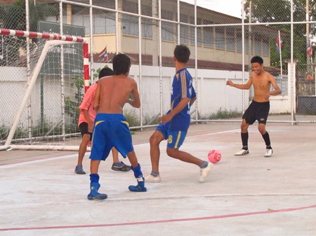 Despite his condition, Saming Thongsupan is a regular fixture on the football pitches at the Taothan and Thepprasit temples. 
