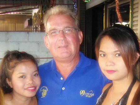 Friday’s winner ‘Broken Wing’ (center) outside Senorita’s Bar.