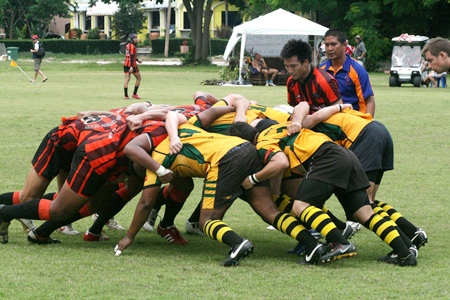 Cup winners Thai Police team ready at the put-in.