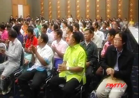 The locals applaud a woman who speak openly about how the local are 100% against phase 3 of the bay project.