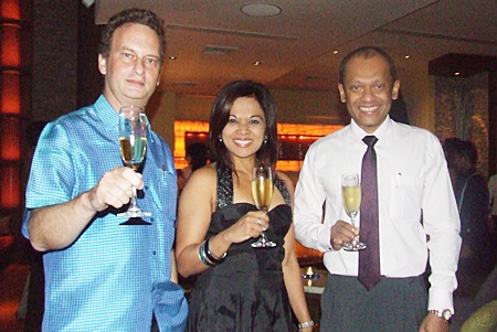 Jonathon Glonek welcomes Chitra and Ranjith Chandrasiri, president of the Royal Cliff Wine Club.