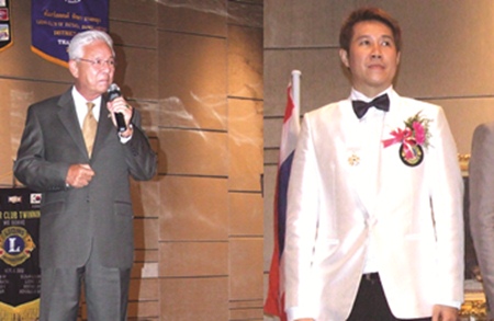(Left) Kajit Habanananda, Lions Clubs International Past President, (Right) Banchong Bunthoonprayuk District Governor 310C (2011-12).