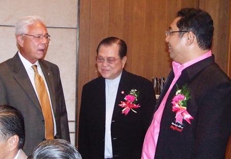 The big boys meet, Kajit Habanananda, Santsak Ngarmpiches and Sonthaya Kunplome.