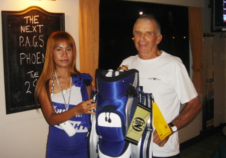 C Flight winner Dick Hobson (right).