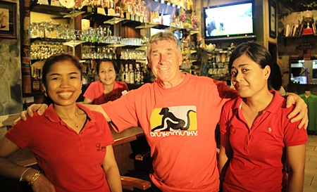 Henry O’Brien, winner at Green Valley, with the Golf Club gals Nat, Meow and Goy. 