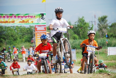 Young mountain bike riders take part in the 1st “Tanlom Cross Country” race.