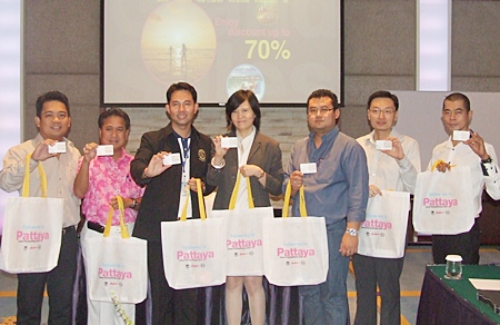 Organizers, led by Mayor Itthiphol Kunplome kick off this year’s Pattaya Grand Sale. 