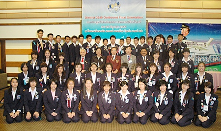 The Rotary Youth Exchange Committee and the outbound students pose for a commemorative photograph.