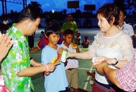 Diana Group Managing Director Sopin Thappajug (right) presents healthy treats to the youngsters.