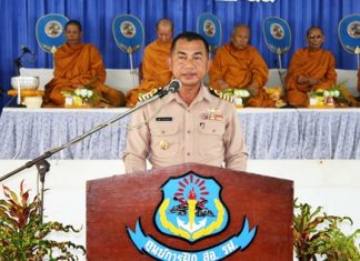 Capt. Udom Pratathayang, principal of Wiwat Polamuang School, congratulates 250 people for completing their 120-day drug rehabilitation program.