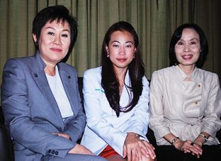 ER doctors and nurses brush up on emergency response techniques (L to R) Mayuree Suthiratanaporn (Patient Care Group Manager of Group 4), Dr. Piyaporn Thiprat (Mass Casualty Incident Management), and Ubon Yeeheng (Lecturer at the Narenthorn Center) update doctors and nurses on emergency medical techniques and technology