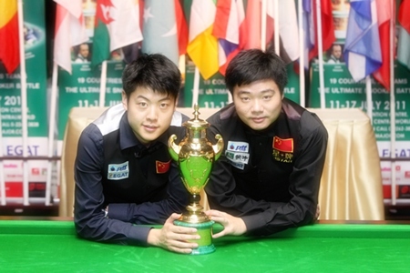 Ding Junhui and Liang Wenbo pose with the World Cup after defeating Northern Ireland in the final at the Bangkok Convention Centre, Sunday, July 17. 