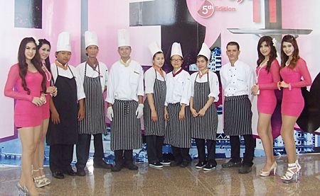Chefs from Royal Cliff Beach Resort Pattaya pose for a photo at the Pattaya Food & Hoteliers Expo ‘2011.