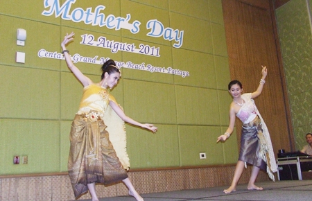 A traditional Thai dance being performed in honor of HM Queen Sirikit and all the mothers in the world.