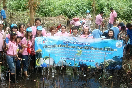 Royal Thai Navy personnel, students and Sattahip-area residents plant trees to honor HM Queen Sirikit on her 79th birthday. 