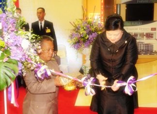 HRH Princess Soamsawalee leads cancer-prevention activities HRH Princess Soamsawalee cuts the ribbon to open the cervical cancer protection exhibition at Central Festival Pattaya Beach.