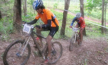 Mountain bikers race at the Bhumibol Dam in Tak ever year. (Photo courtesy of the TAT) 