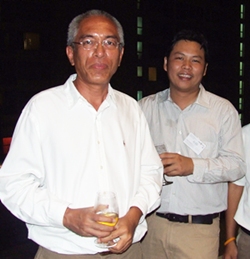 Bancha Subthakung (left), Uthen Malailek, project manager of Cornerstone Management, Co., Ltd.