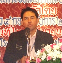 Mayor Itthiphol Kunplome urges business owners to be honest. 