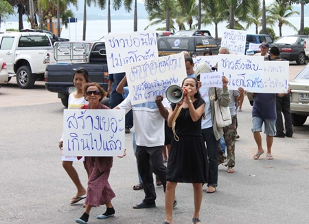 Merchants in Sattahip march to try and stop the building of a Tesco Express in their neighborhood. 