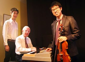 From left, Saran Senavinin, Laurence Davis and Ohm Chan Teyoon kept the audience royally entertained at Ben’s.