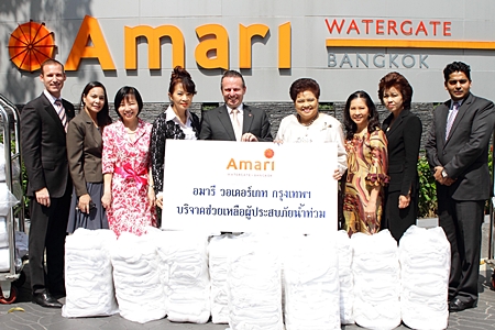 To help alleviate some of the suffering of the people affected by the horrendous floods ravaging the central plains and Bangkok, Pierre Andre Pelletier, GM of the Amari Watergate Bangkok, together with his management team made a generous donation of essential items including clothing, pillows, blankets and towels for the flood victims to Saisom Wongsasuluck, committee member of the Friends In Need of ‘PA’ Volunteers Foundation of the Thai Red Cross Society.
