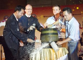 Mayor Itthipol Kunplome (left) inaugurates the Oktoberfest with the ceremonial tapping of the first barrel of beer. Loud cheers filled the beer hall as the mayor shouted “O’zapft is!” (“it is tapped!”). The rest of the evening is history.