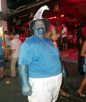One of the little Smurfs seem roaming Walking Street.