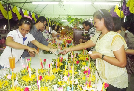 Krathong sales are brisk at Wat Chaimongkol.