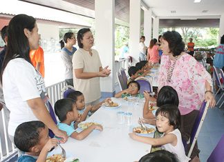 Youngsters from the flood inundated Rangsit Baby Home have been evacuated to Pattaya.